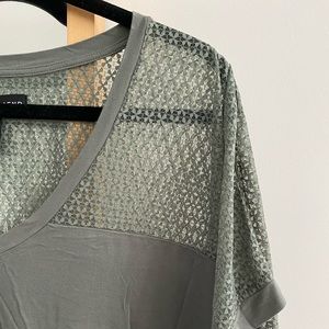 Loose lace detail short sleeve shirt